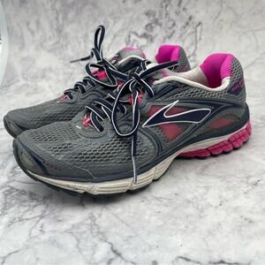 Brooks Ravenna 5 Running Shoes. Size 7.5. In good used condition!